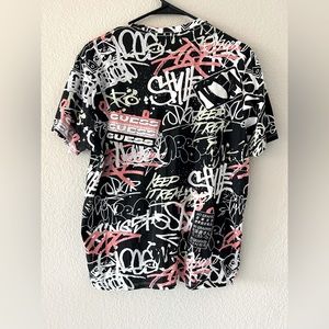 Men’s Guess graffiti Tshirt in size L.
